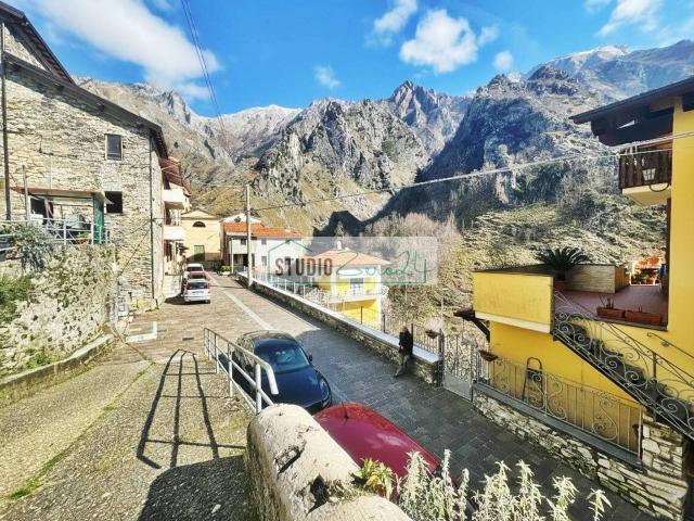 Casa indipendente in vendita a Massa