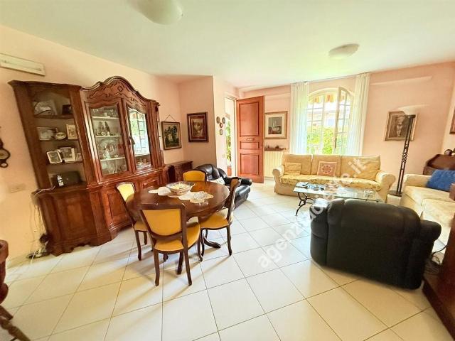 Casa indipendente in vendita a Massa