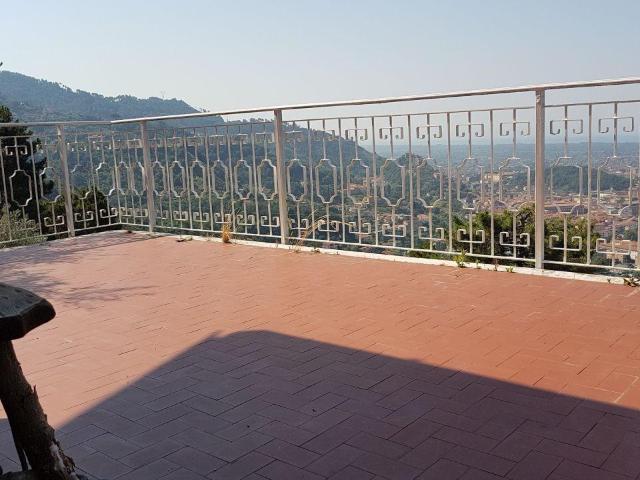 Casa indipendente in vendita a Massa