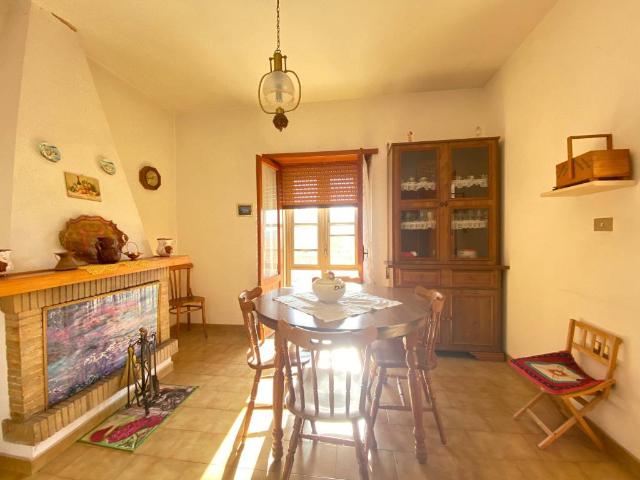 Casa indipendente in vendita a Massa d'Albe AQ