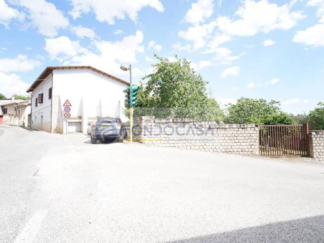 Casa indipendente in vendita a Massa d'Albe AQ