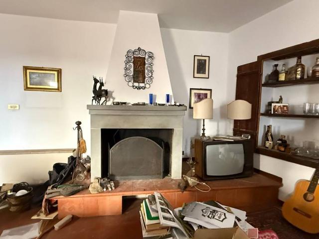 Casa indipendente in vendita a Massa e Cozzile PT