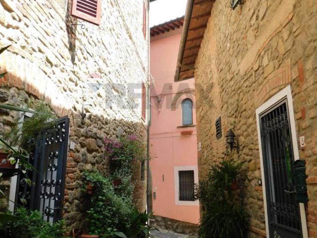 Casa indipendente in vendita a Massa e Cozzile PT