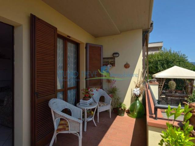 Casa indipendente in vendita a Massa e Cozzile PT