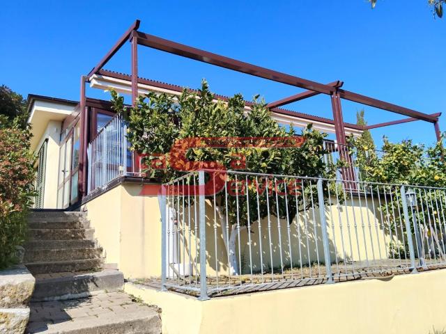 Casa indipendente in vendita a Massa e Cozzile