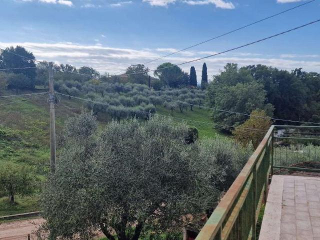 Casa indipendente in vendita a Massa Martana