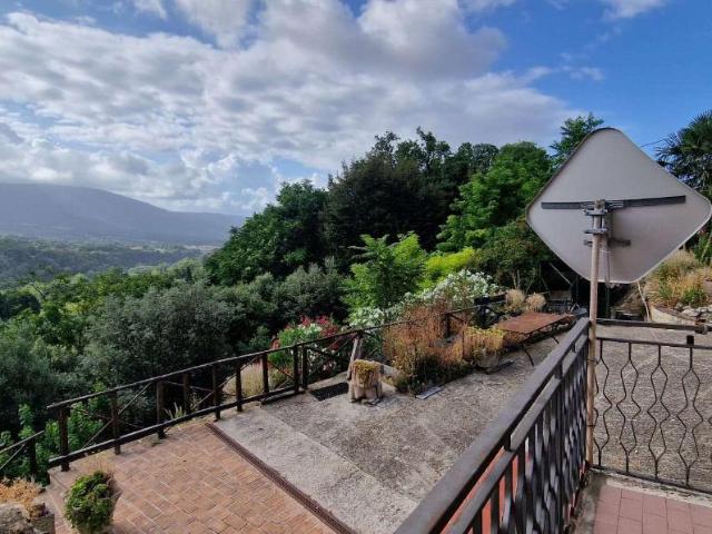 Casa indipendente in vendita a Massa Martana