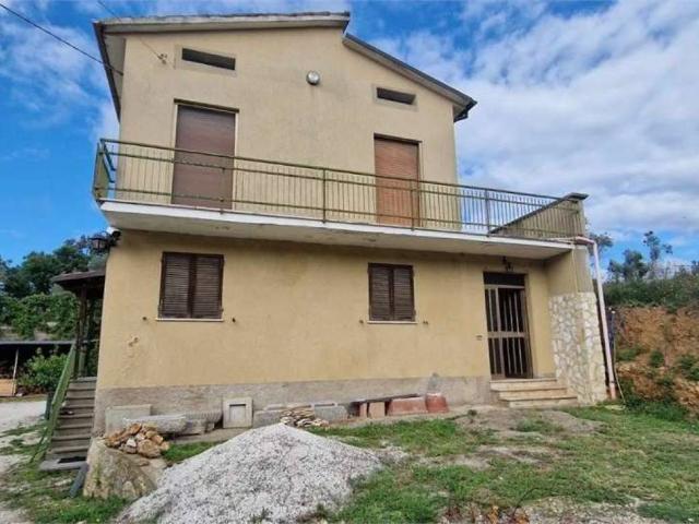 Casa indipendente in vendita a Massa Martana PG