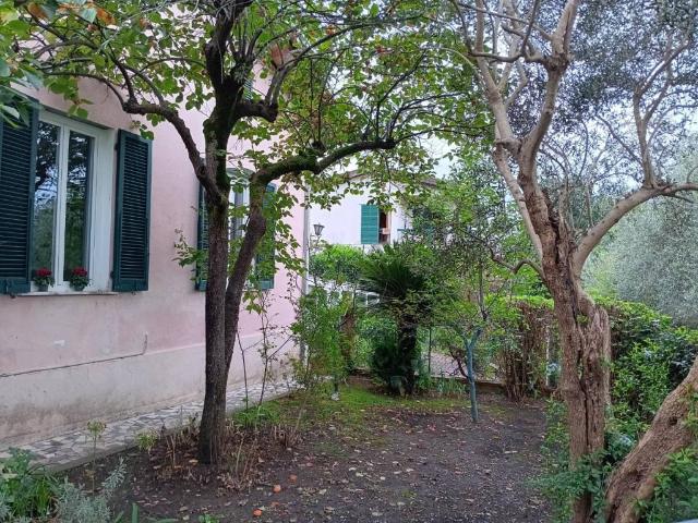 Casa indipendente in vendita a Massa MS