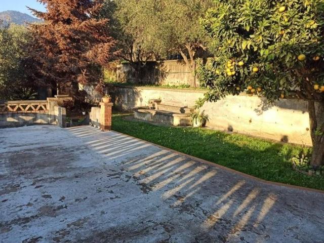 Casa indipendente in vendita a Massa MS