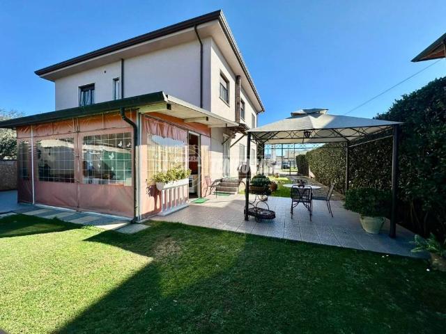 Villa in vendita a Massa MS