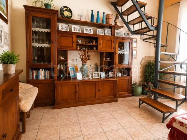 Casa indipendente in vendita a Massa via Tinelli, 54100, Castagnola