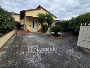 Casa indipendente in vendita a Massarosa LU