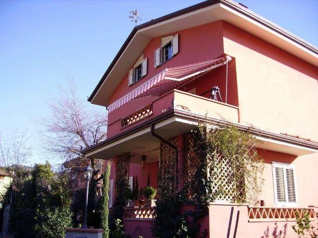 Casa indipendente in vendita a Massarosa LU