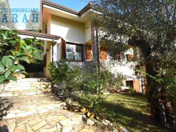 Casa indipendente in vendita a Massarosa LU