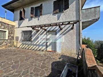 Casa indipendente in vendita a Massarosa LU