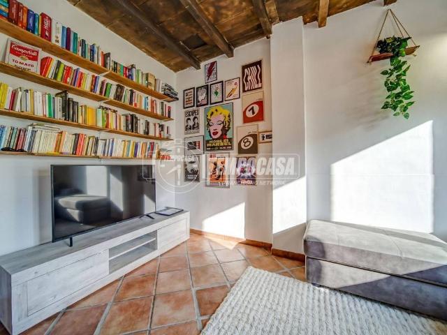 Casa indipendente in vendita a Mezzomerico NO