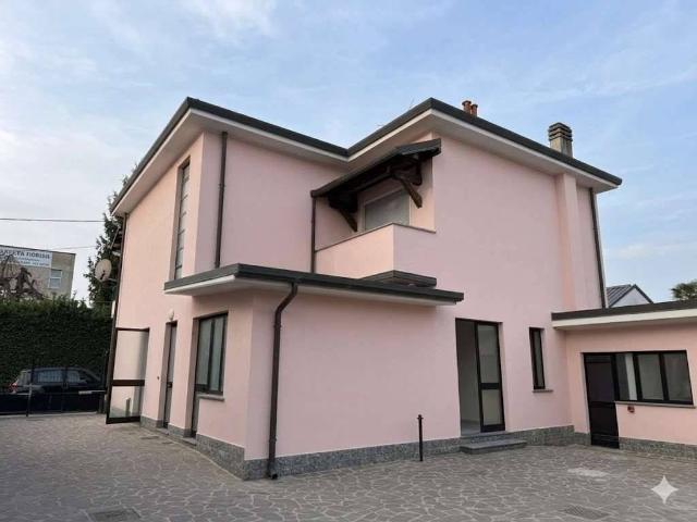 Casa indipendente in vendita a Meda MB