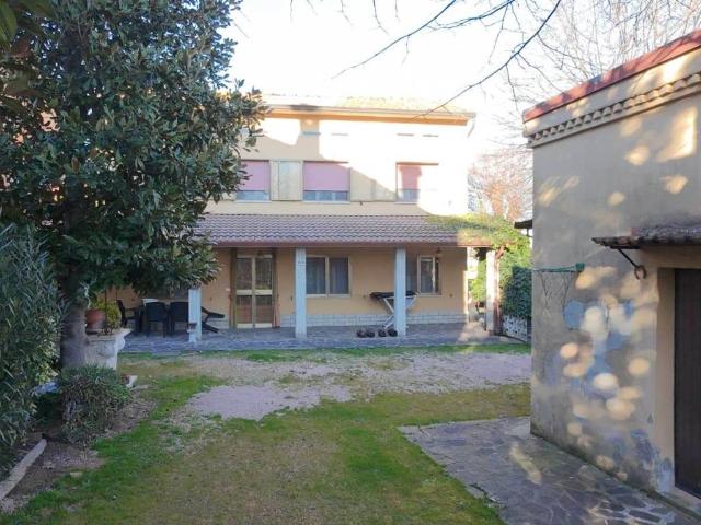 Casa indipendente in vendita a Medolla MO