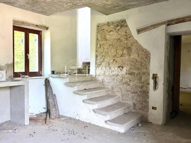 Casa indipendente in vendita a Meina NO