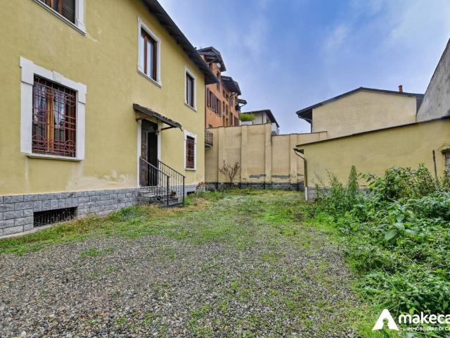 Casa indipendente in vendita a Melegnano MI