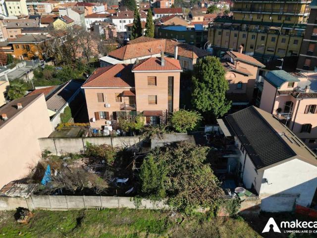 Casa indipendente in vendita a Melegnano MI