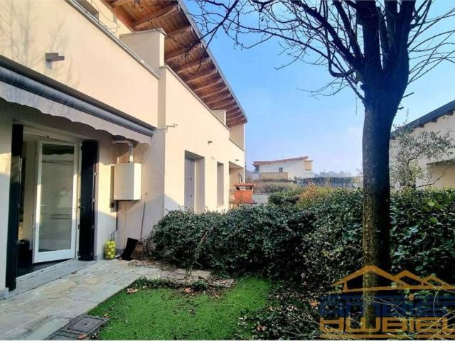Casa indipendente in vendita a Merate LC