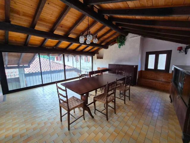 Casa indipendente in vendita a Mesenzana VA