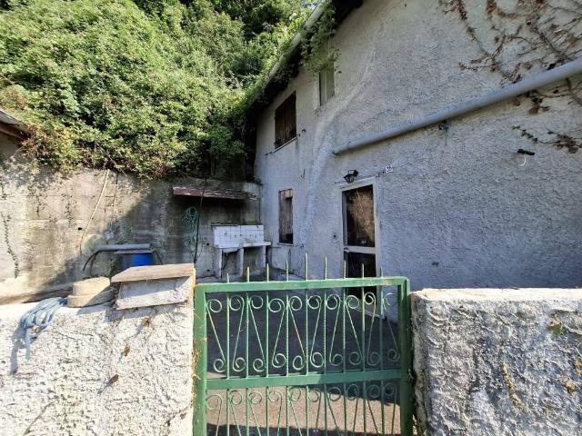 Casa indipendente in vendita a Mignanego GE