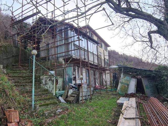 Casa indipendente in vendita a Mignanego GE