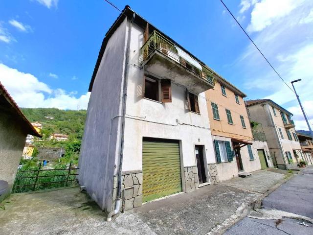 Casa indipendente in vendita a Mignanego GE