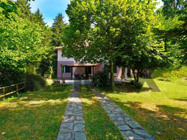 Casa indipendente in vendita a Mignanego GE