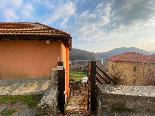 Casa indipendente in vendita a Mignanego GE