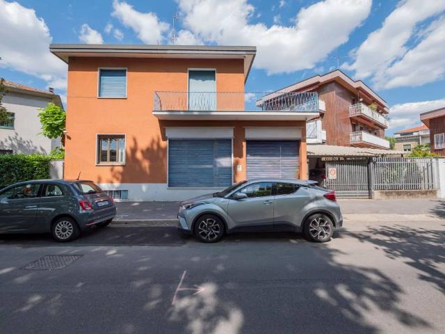 Casa indipendente in vendita a Milano MI