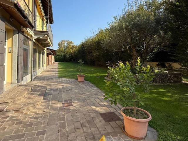 Casa indipendente in vendita a Milano MI
