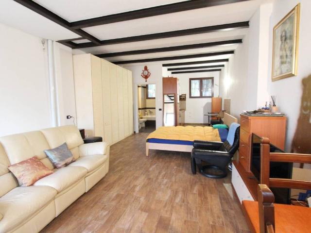 Casa indipendente in vendita a Milano MI