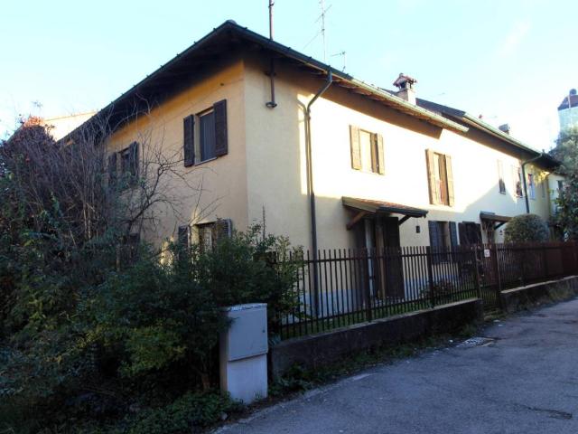 Casa indipendente in vendita a Milano MI