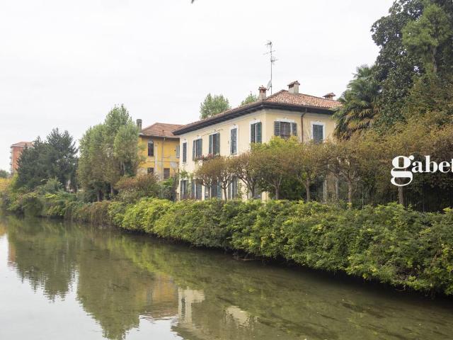Casa indipendente in vendita a Milano