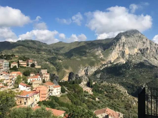 Casa indipendente in vendita a Militello Rosmarino ME