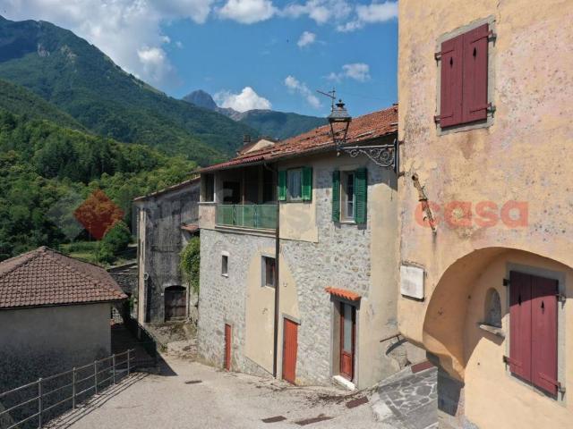 Casa indipendente in vendita a Minucciano LU