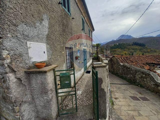 Casa indipendente in vendita a Minucciano LU