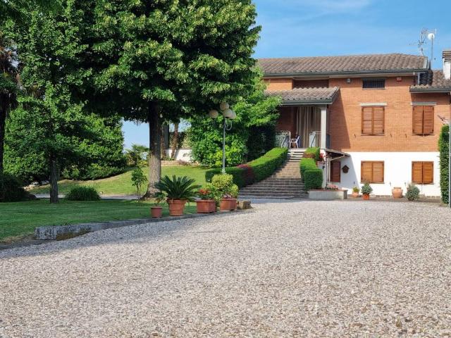Casa indipendente in vendita a Mirandola MO