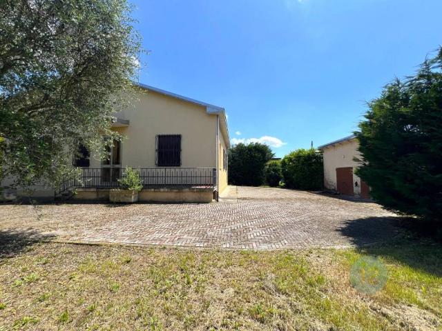 Casa indipendente in vendita a Mirandola MO