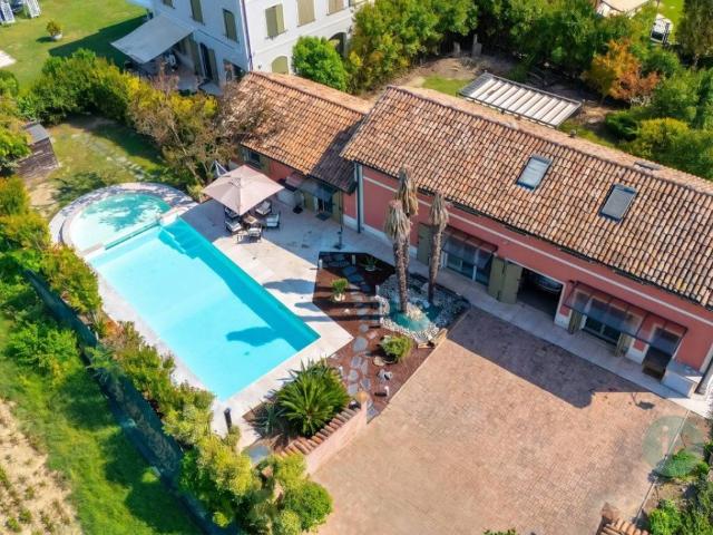 Casa indipendente in vendita a Mirandola MO