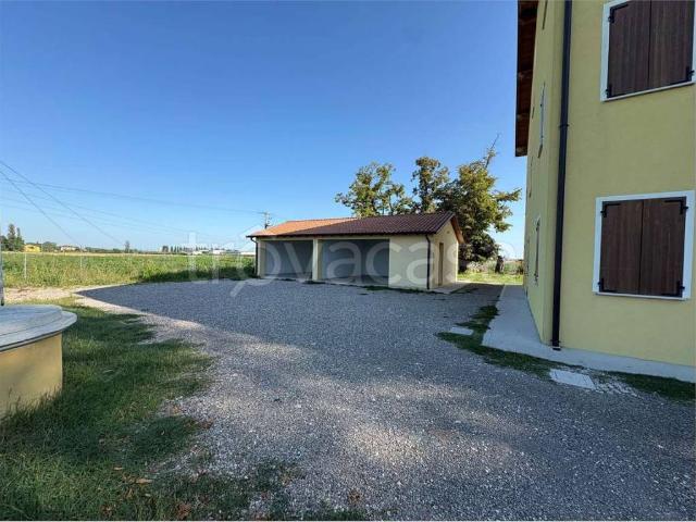 Casa indipendente in vendita a Mirandola via santa liberata