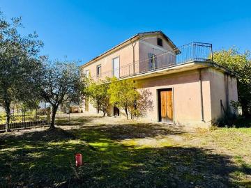 Casa indipendente in vendita a Mirabella Eclano AV