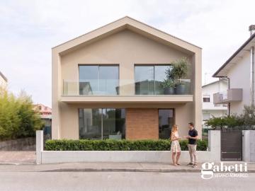 Casa indipendente in vendita a Misano Adriatico RN