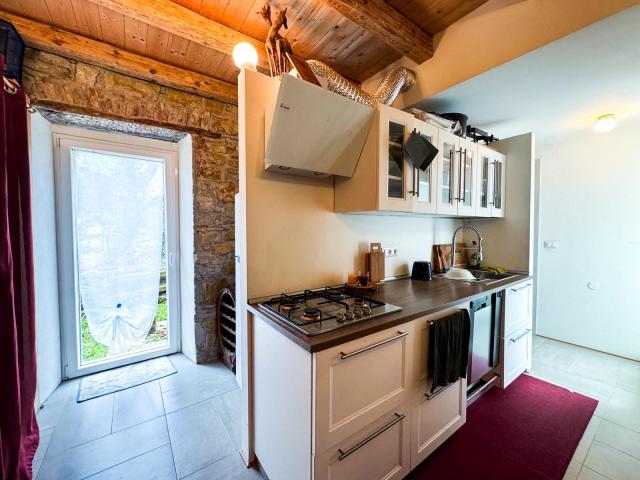 CASA INDIPENDENTE in VENDITA a MUGGIA di 4 vani