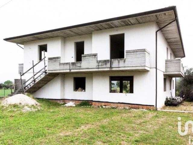 Casa indipendente in vendita a Notaresco TE