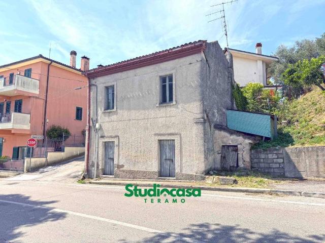 Casa indipendente in vendita a Notaresco via Villa Scapoli, 117